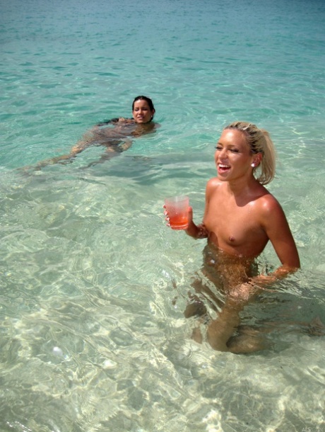 amateur beach beautiful naked photos