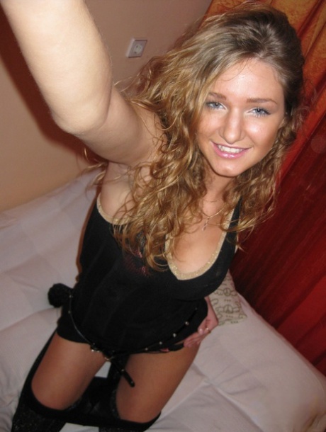 blonde selfie perfect sexy galerij