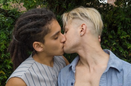 homoseksuel kysse varm porno billeder