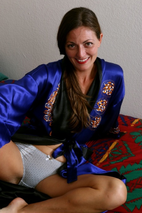 Vivian Smith star erotic photos