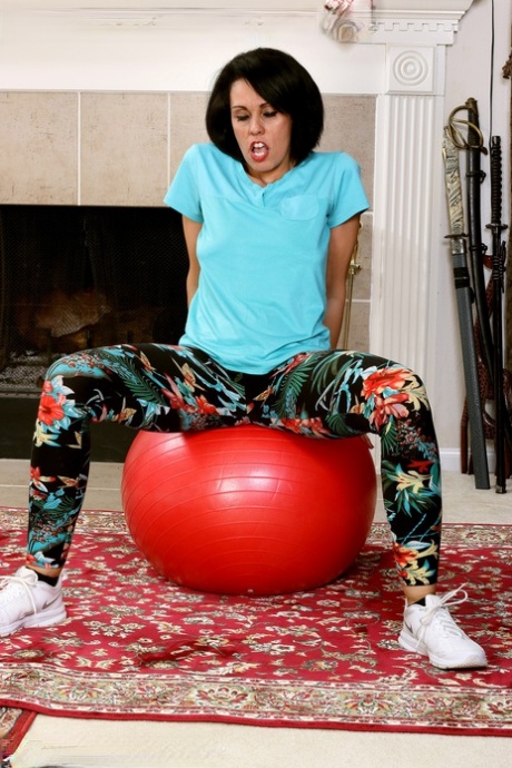 mature yoga pants sex pictures