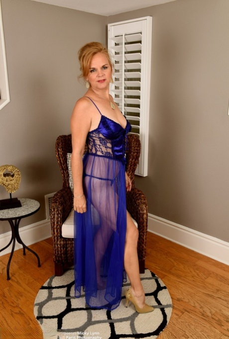 Micky Lynn hd model pic