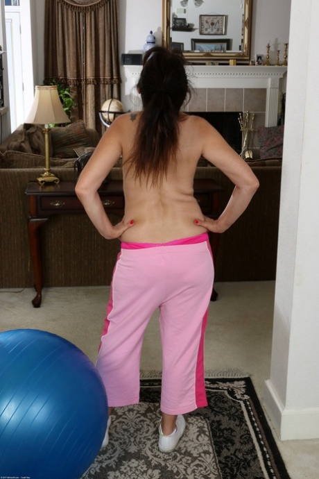 bbw yoga pants porn picture