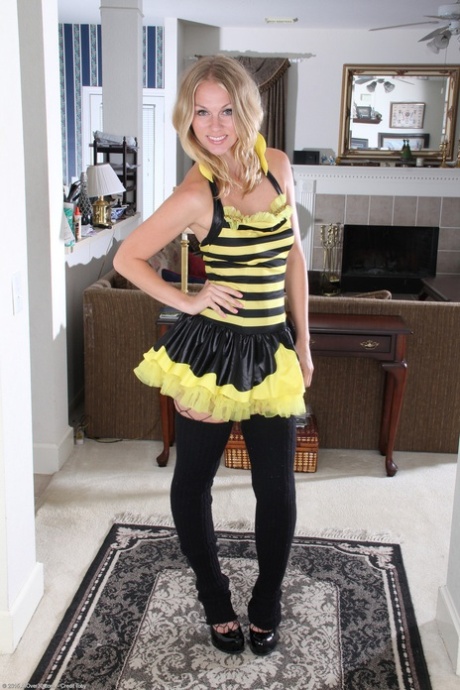 hot blonde beautiful gallery