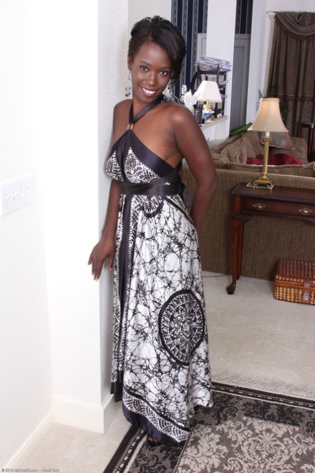 Sayanna Monroe pretty model images
