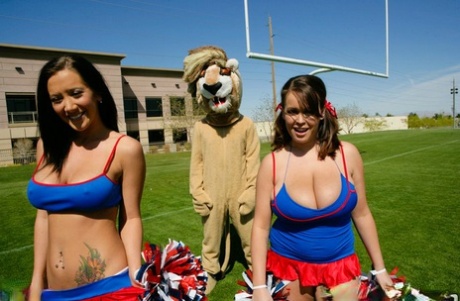 big tit cheerleader xxx pic