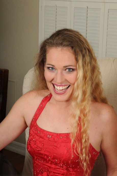 Daisy Layne sexy star pics