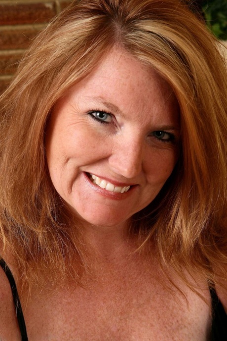 mature face hd photo