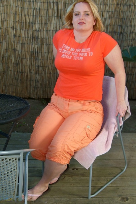 rousse en extérieur sexy gratuit des photos