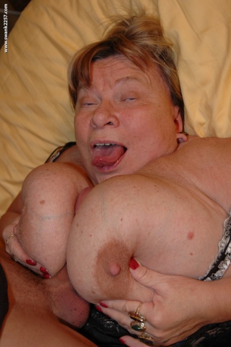 capezzoli della nonna nudo in alto galleria