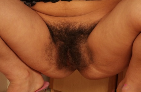 hairy pussy spread porno galleries