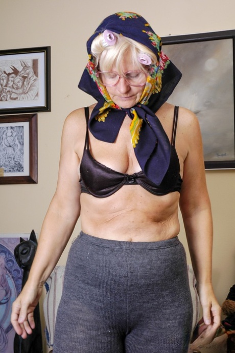 70歳以上のおばあちゃん ヌード 写真