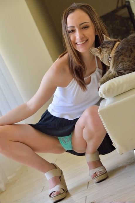 latina upskirt porno img