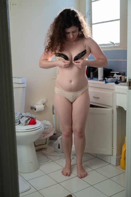 voyeur free nude photos