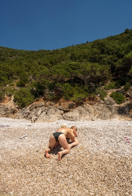 mature beach free nude pictures