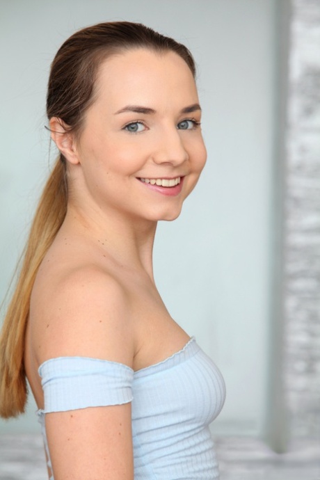 Mona Blue nude model pictures