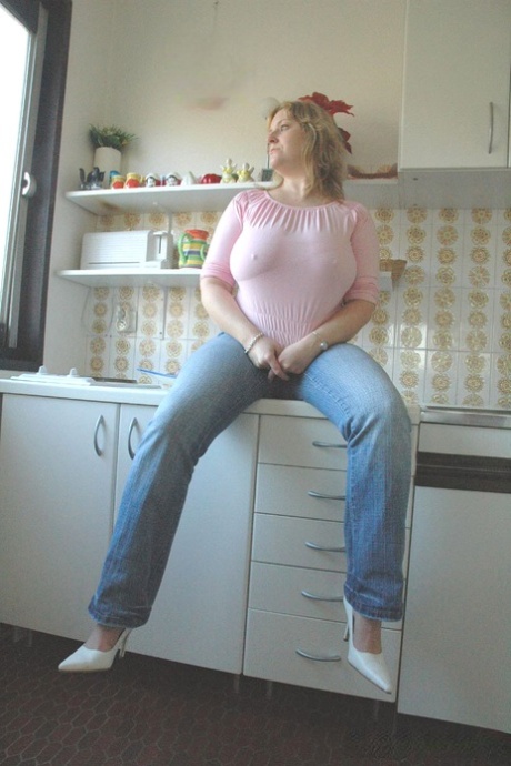 丰满的乳沟 色情 圖片