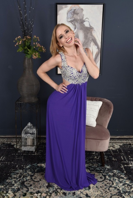 Norah Nova hot model img