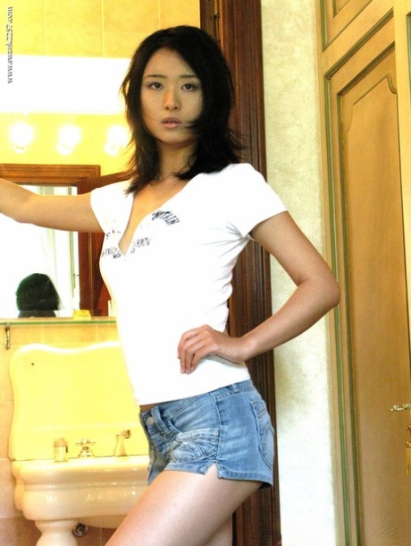 asiatico alto erotico esclusivo foto
