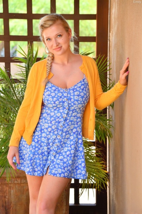 Emily Right sex model photos