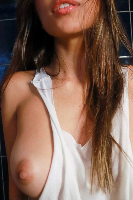 Camila Luna erotic actress pics
