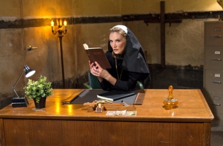 nonne voksen img