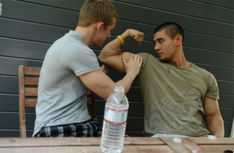 gay sprcha dokonalý dospělý obrázek