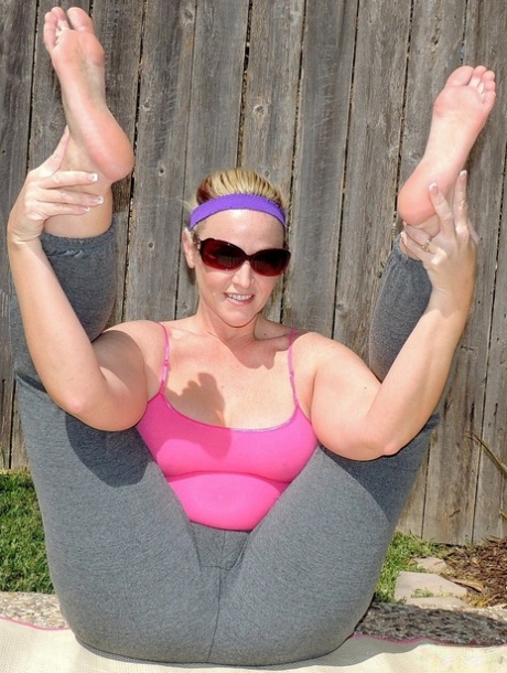 chubby yoga pants top image