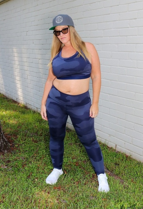 bbw yoga pants pretty picture