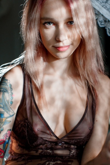 ピンクの髪 美しいxxx 画像