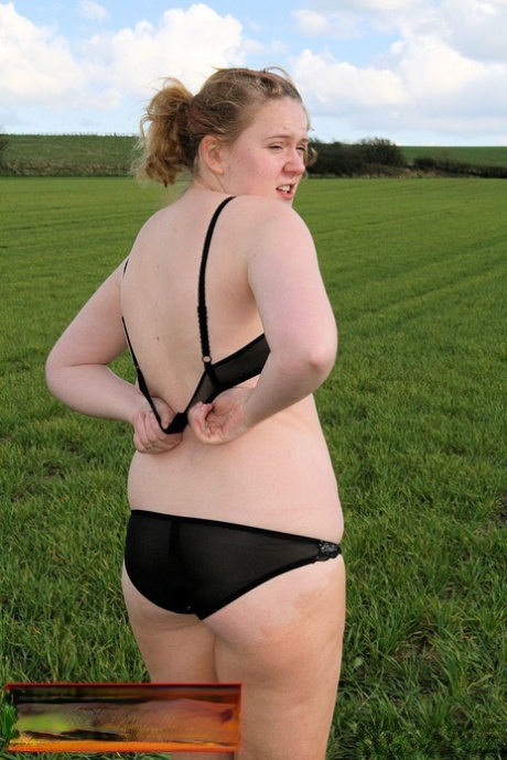 chubby outdoor hot porn pic