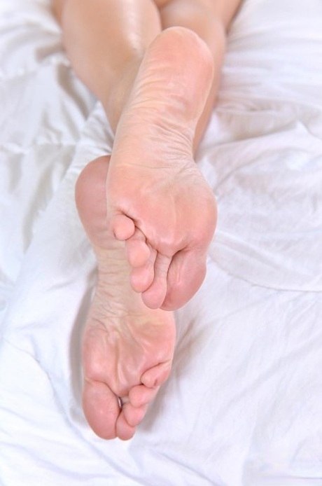 long toes free nude picture