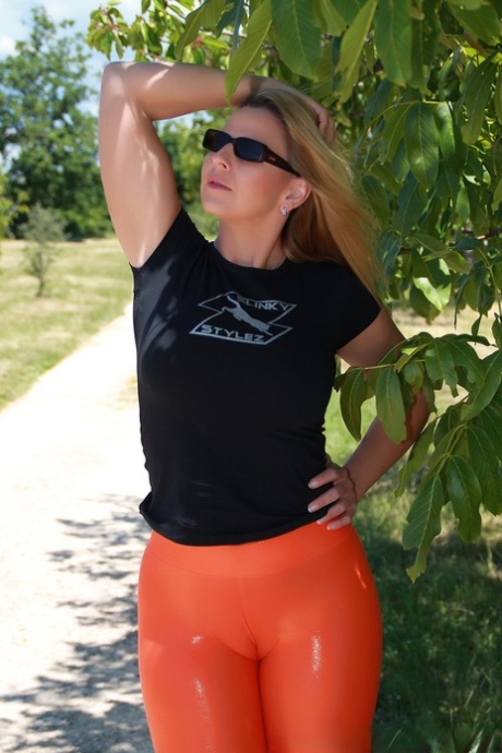 leggings porn img