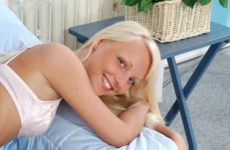 Veronika Simon sexy actress image