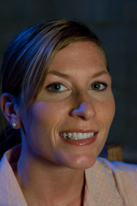 Hollie Stevens nude actress picture