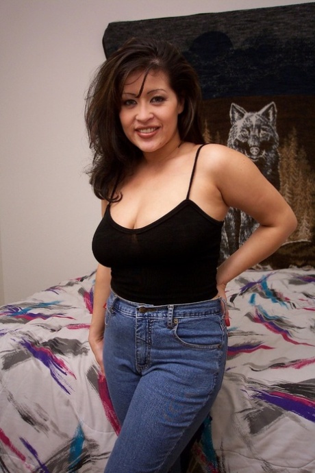 thick thighs latina hot img