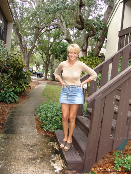 amateur outdoor beautiful naked photo
