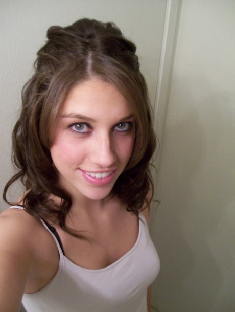 Tiffany Thompson art model photos