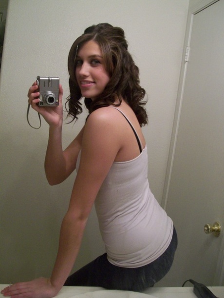 teen mirror sexy nudes photo
