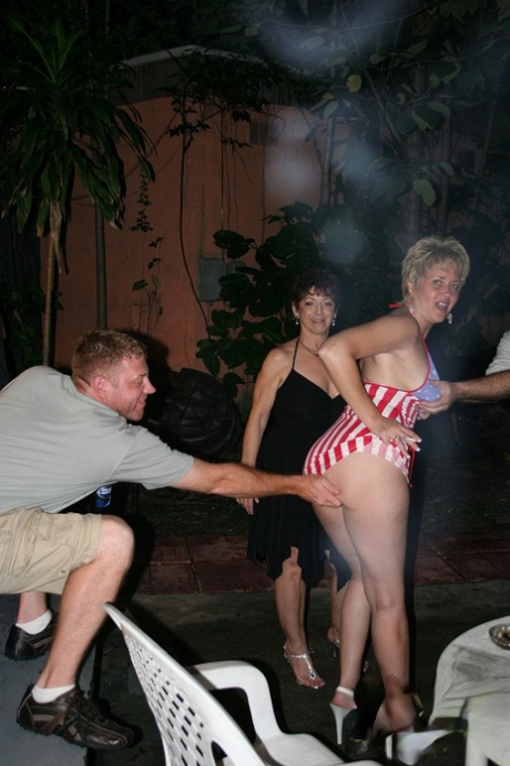 amateur swingers pornos images