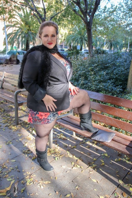 nylon maturo piuttosto caldo foto