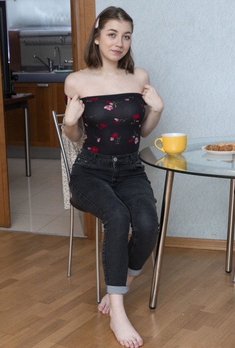 Eliza Thorne pornstar erotic images