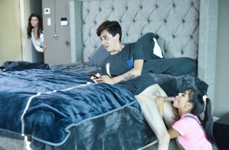 teenager chycen pěkná exkluzivita galerie