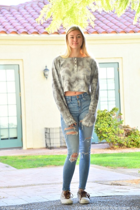 Amber Moore beautiful actress photos