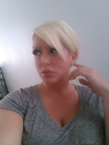milf selfie free pic