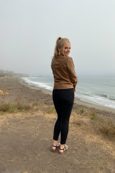 amateur outdoor pornographic pictures
