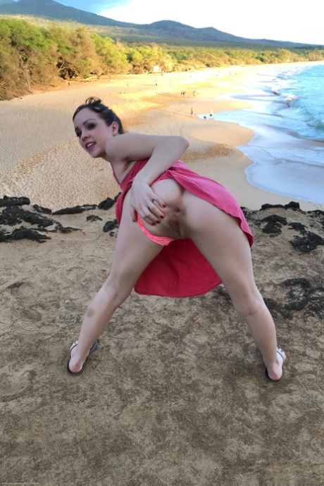 curvado com a calcinha para baixo nua gostosa fotos