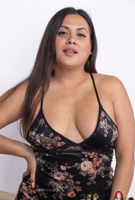 thick brunette nice picture
