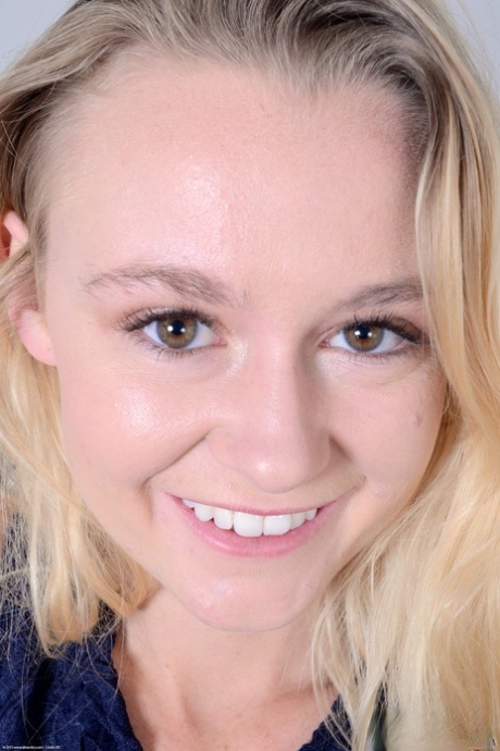 cute face hot naked picture