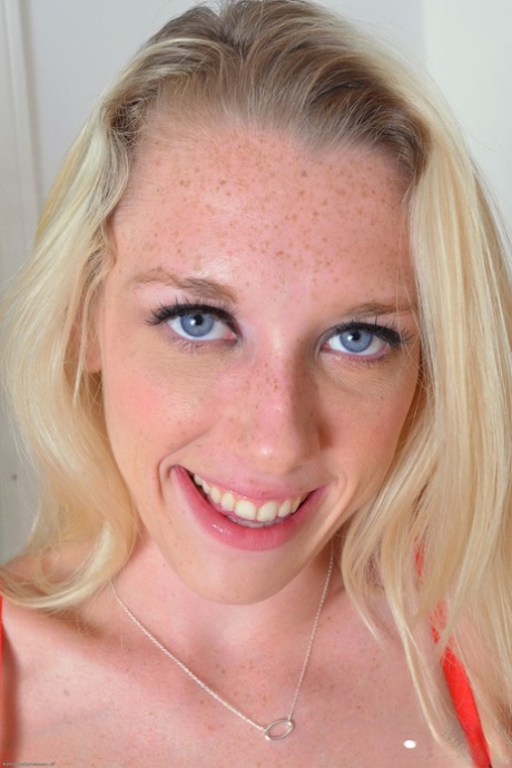 Roxy Nicole porn model galleries